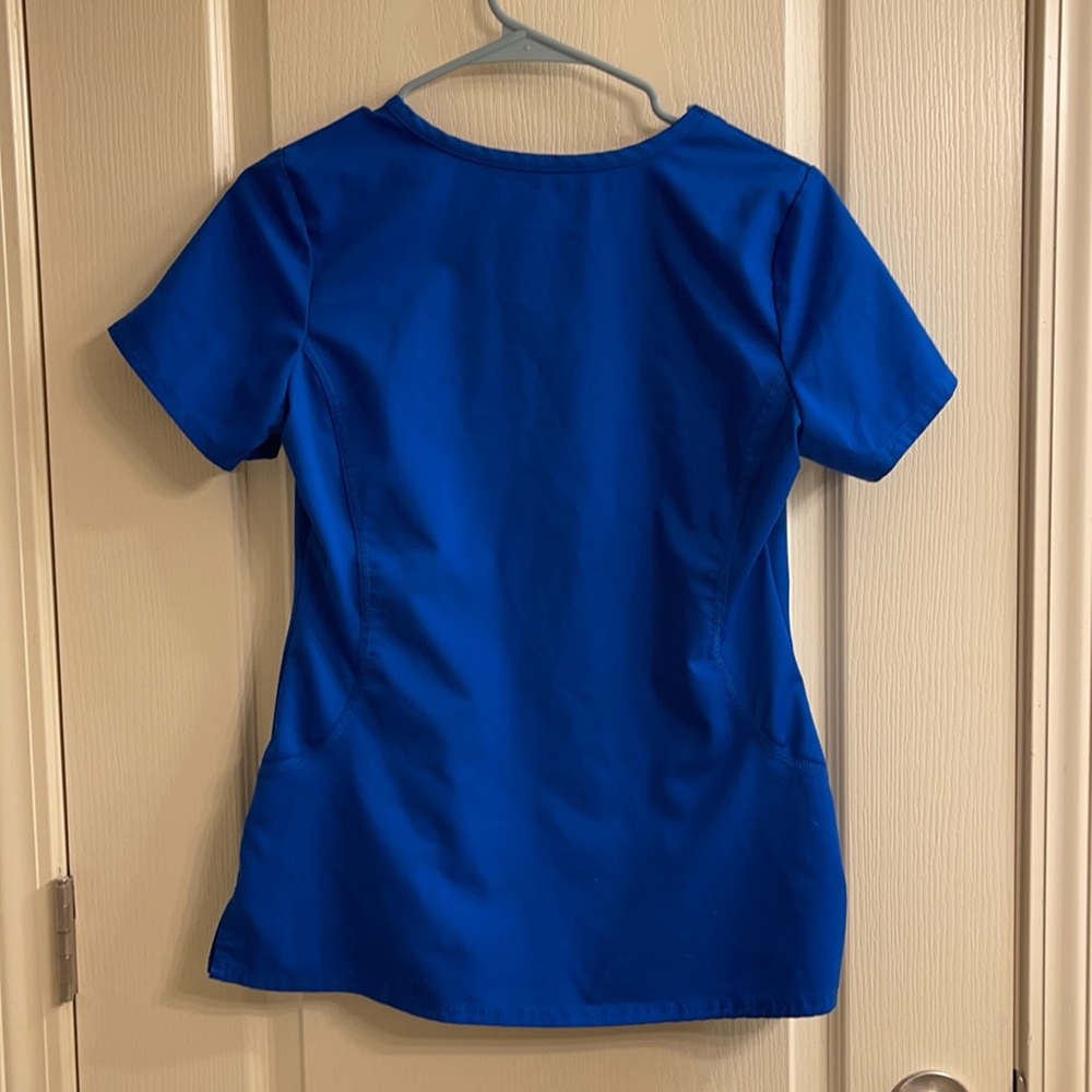 scrub top - Picture 2 of 3